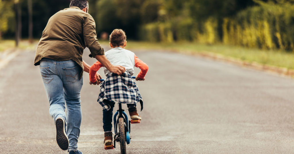 come insegnare a un bambino a andare in bicicletta